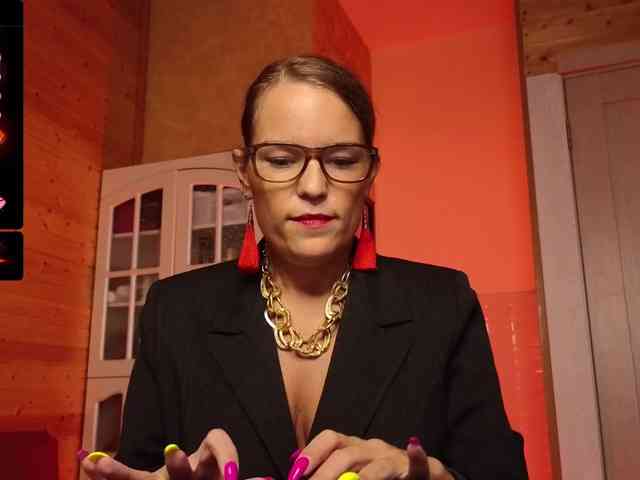 Findom_Lady_Shine webcam