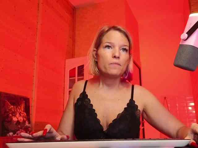 Findom_Lady_Shine webcam