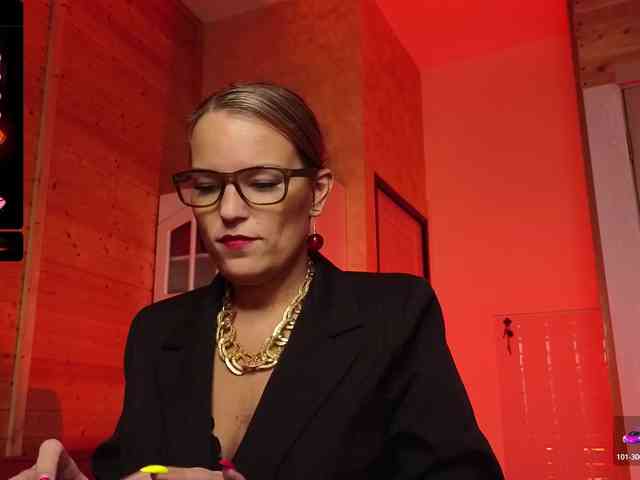 Findom_Lady_Shine webcam