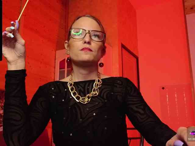 Findom_Lady_Shine webcam