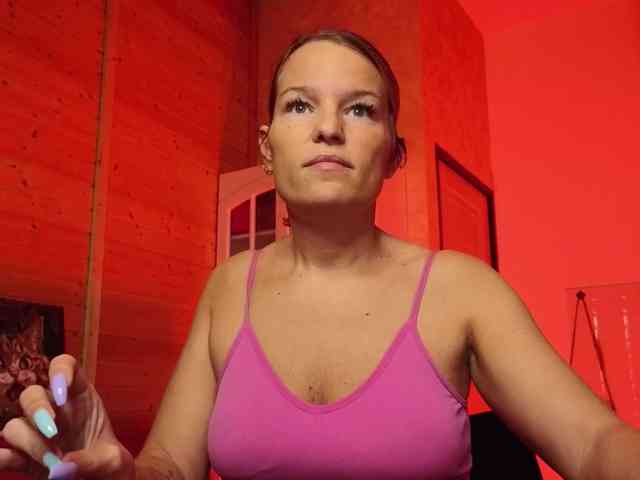 Findom_Lady_Shine webcam