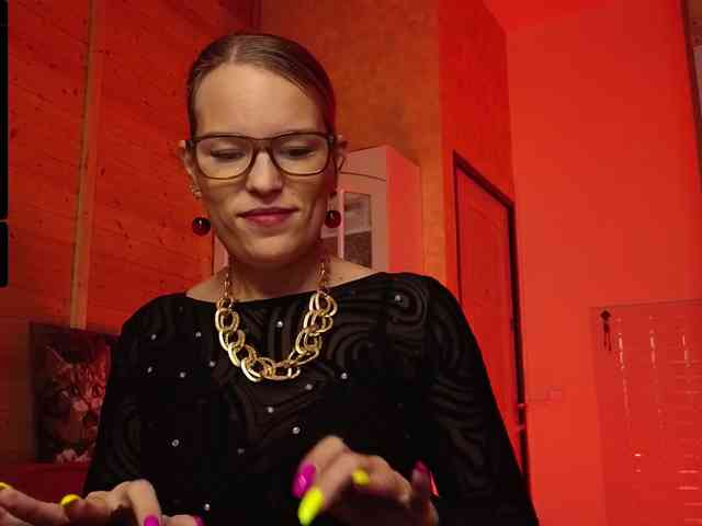 Findom_Lady_Shine webcam