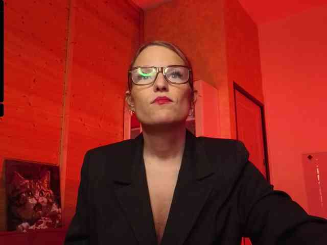 Findom_Lady_Shine webcam