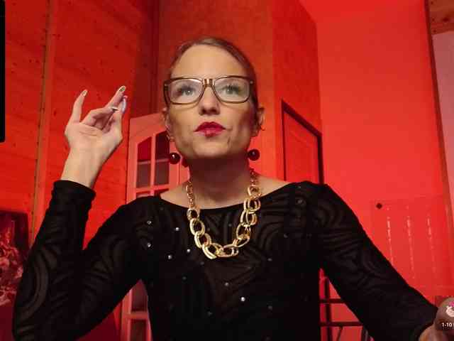 Findom_Lady_Shine webcam