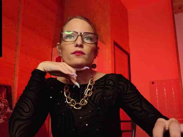 Findom_Lady_Shine webcam