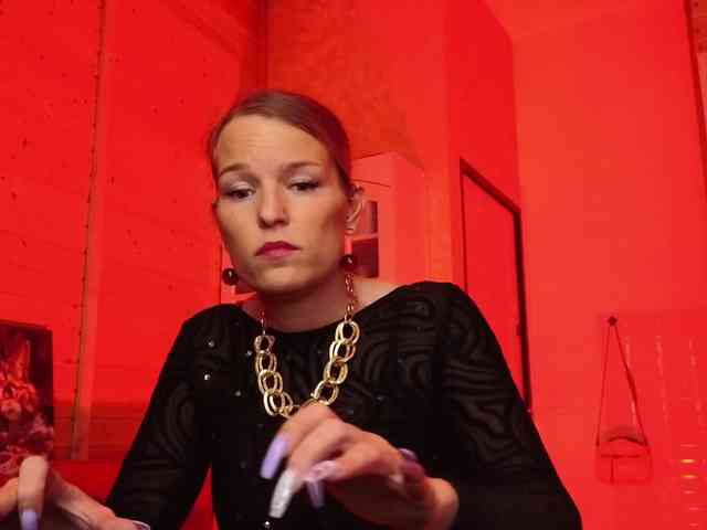 Findom_Lady_Shine webcam