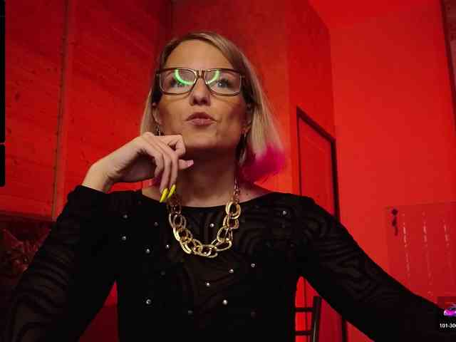 Findom_Lady_Shine webcam