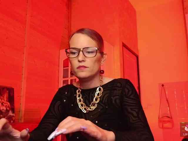 Findom_Lady_Shine webcam