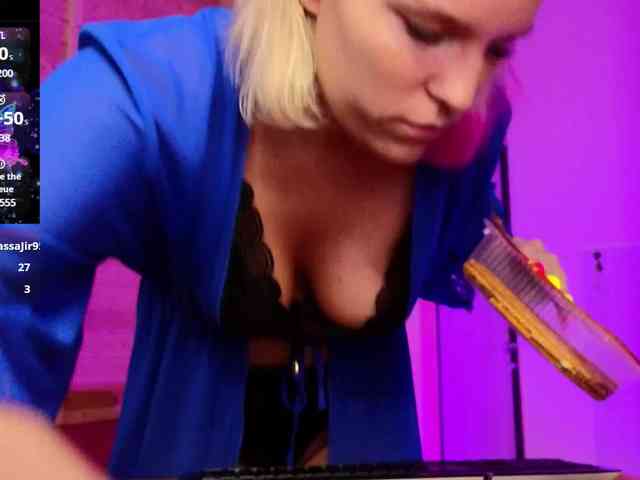Findom_Lady_Shine webcam