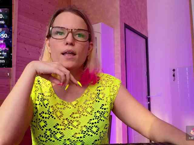 Findom_Lady_Shine webcam