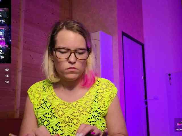 Findom_Lady_Shine webcam