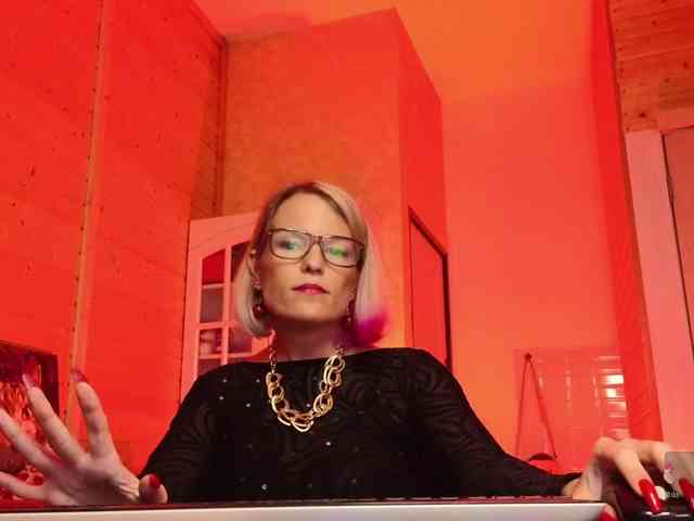 sweeteve050 Live Webcam on BongaCams