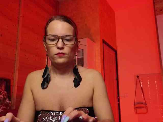 Findom_Lady_Shine webcam