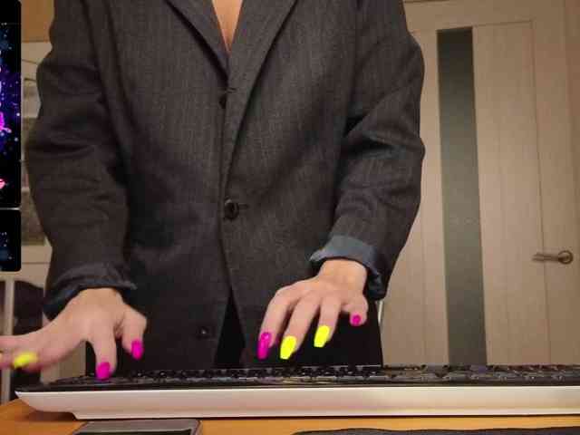 Findom_Lady_Shine webcam