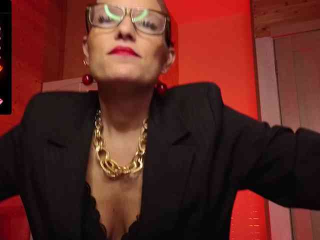 Findom_Lady_Shine webcam