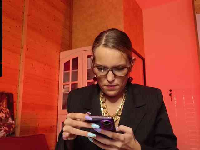 Findom_Lady_Shine webcam