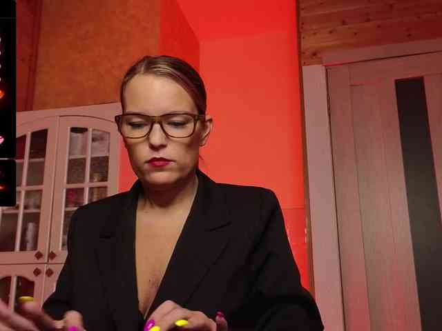 Findom_Lady_Shine webcam