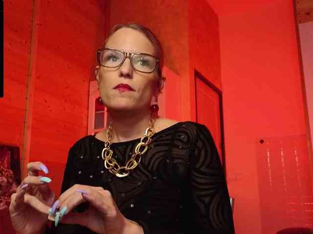 Findom_Lady_Shine webcam