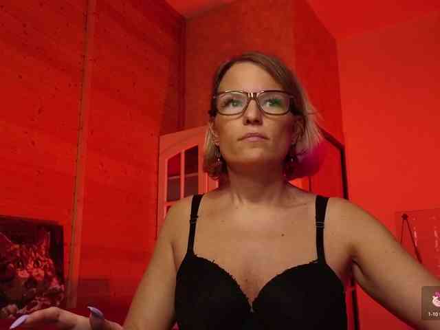 Findom_Lady_Shine webcam