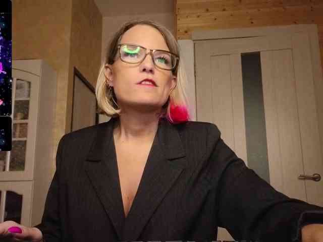Findom_Lady_Shine webcam