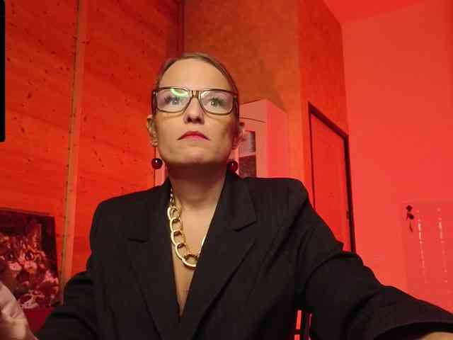 Findom_Lady_Shine webcam