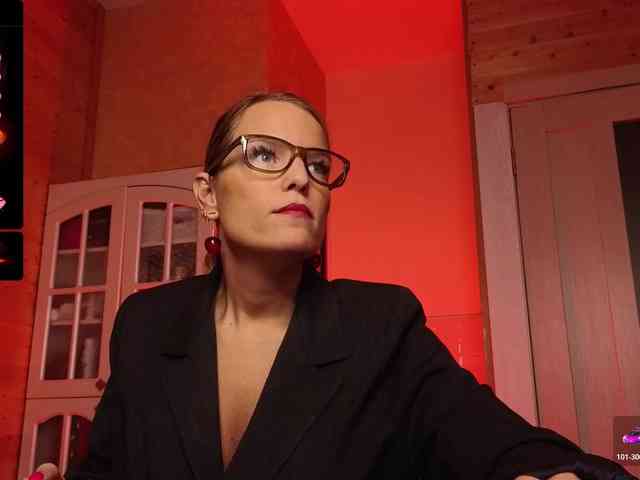 Findom_Lady_Shine webcam