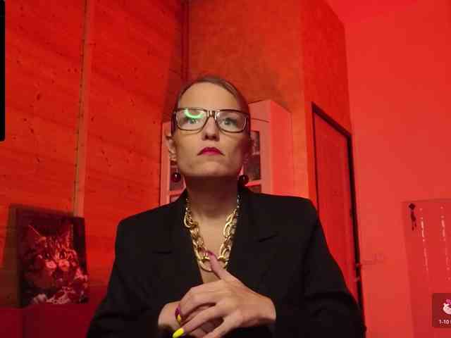 Findom_Lady_Shine webcam