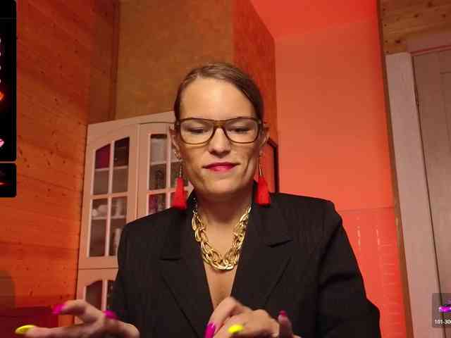 Findom_Lady_Shine webcam