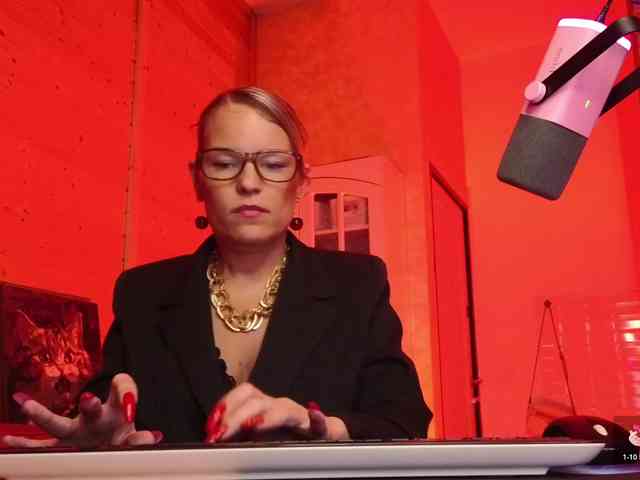 Findom_Lady_Shine webcam