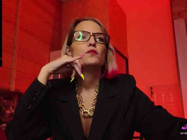 Findom_Lady_Shine webcam