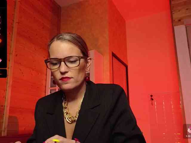 Findom_Lady_Shine webcam