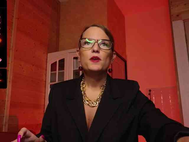 Findom_Lady_Shine webcam