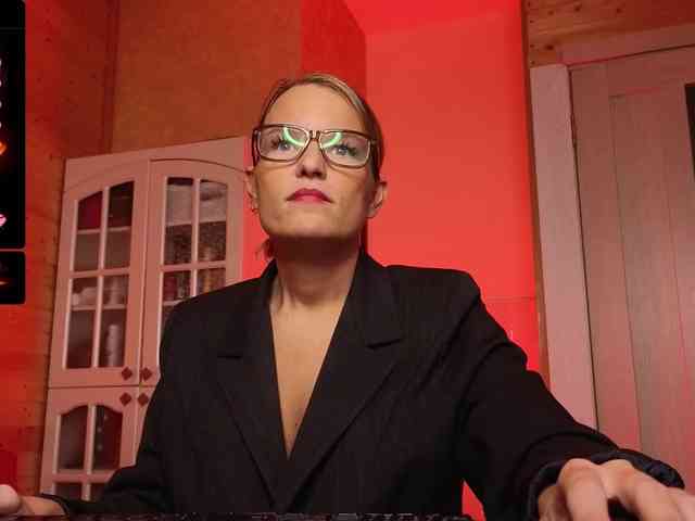 Findom_Lady_Shine webcam