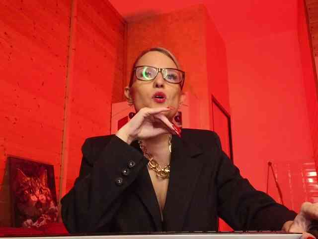 sweeteve050 Live Webcam on BongaCams