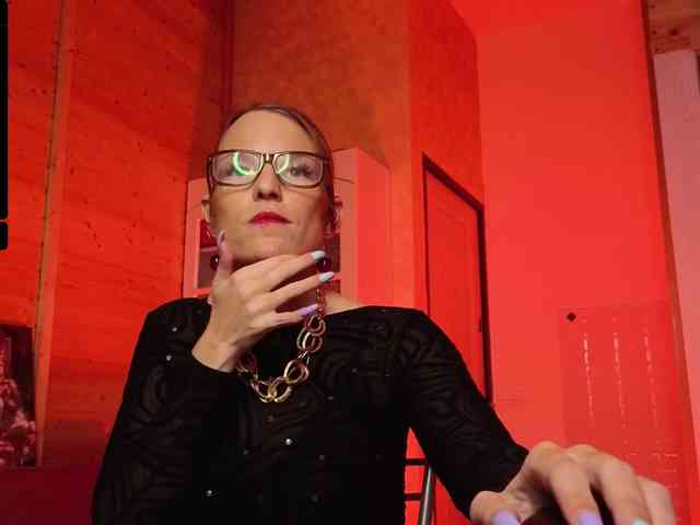 Findom_Lady_Shine webcam