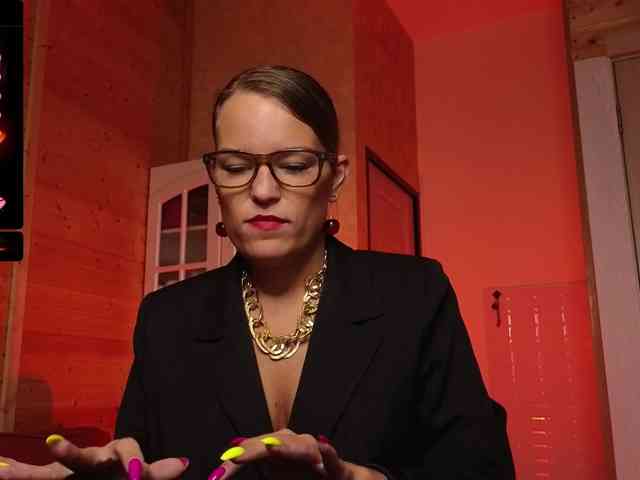 Findom_Lady_Shine webcam