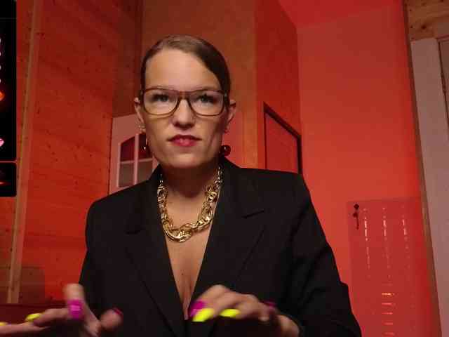 Findom_Lady_Shine webcam