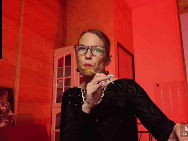 Findom_Lady_Shine webcam