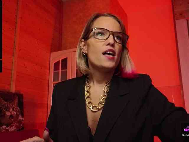 Findom_Lady_Shine webcam