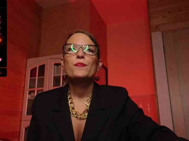 Findom_Lady_Shine webcam