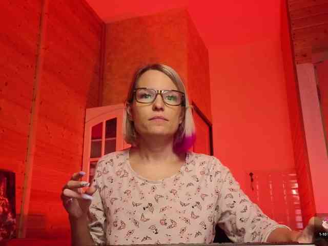 Findom_Lady_Shine webcam