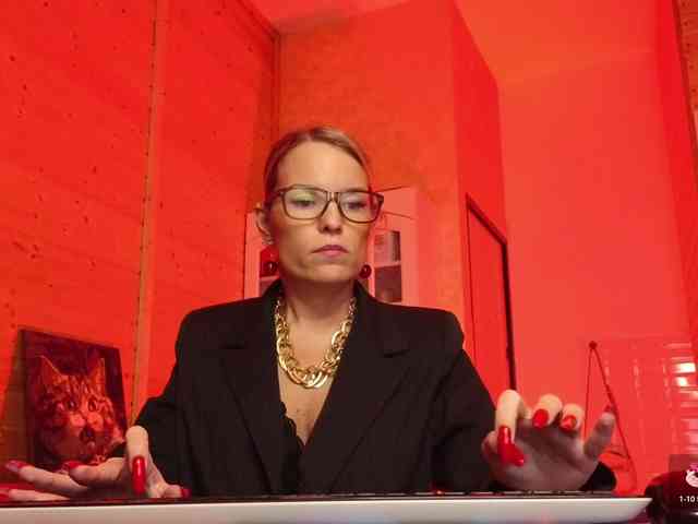 Findom_Lady_Shine webcam