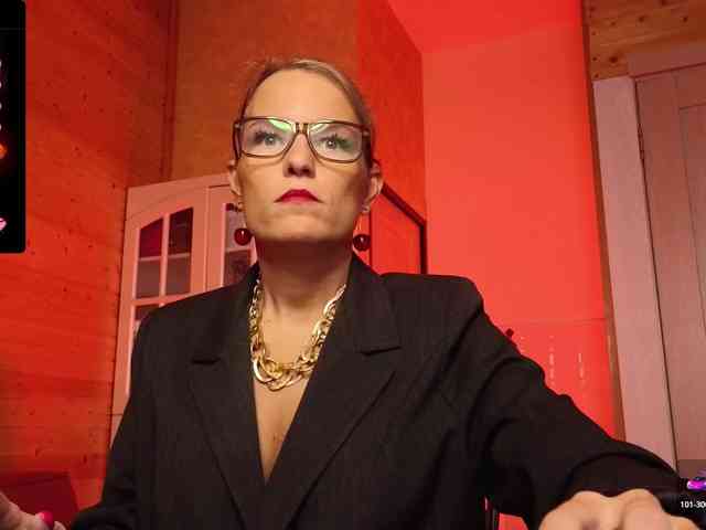 Findom_Lady_Shine webcam