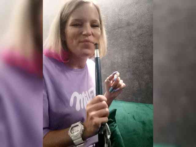 Findom_Lady_Shine webcam