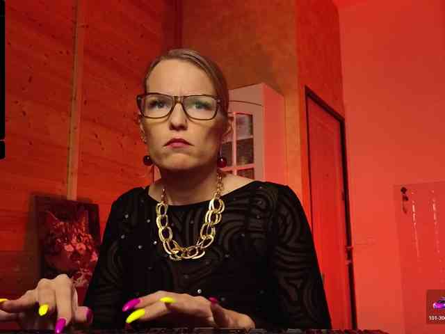 Findom_Lady_Shine webcam