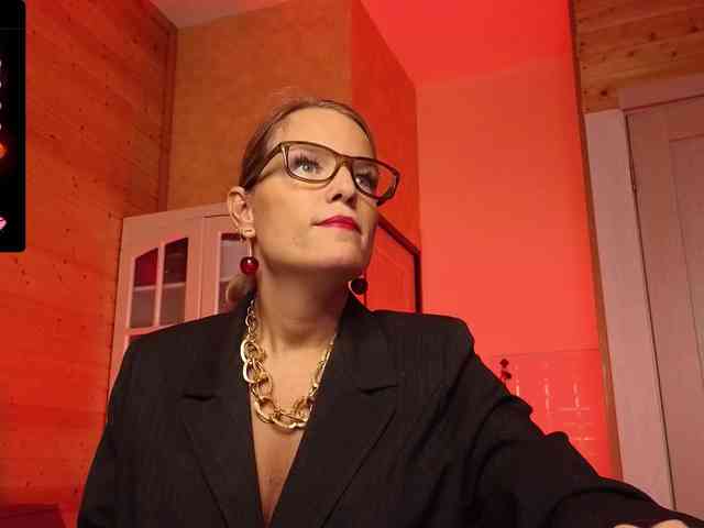 Findom_Lady_Shine webcam