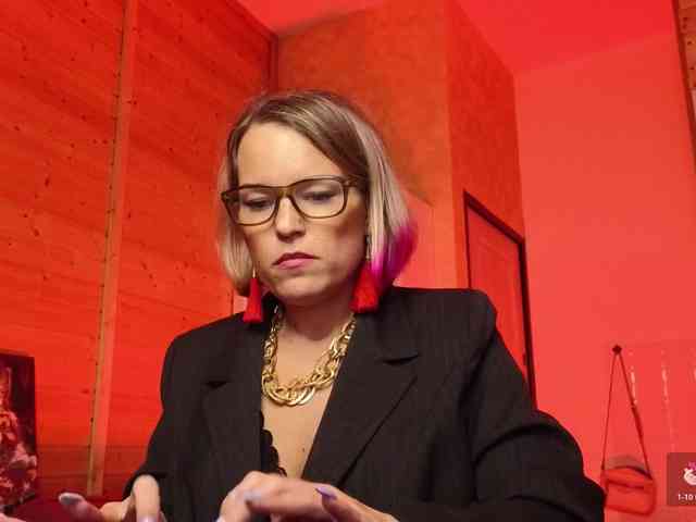 Findom_Lady_Shine webcam