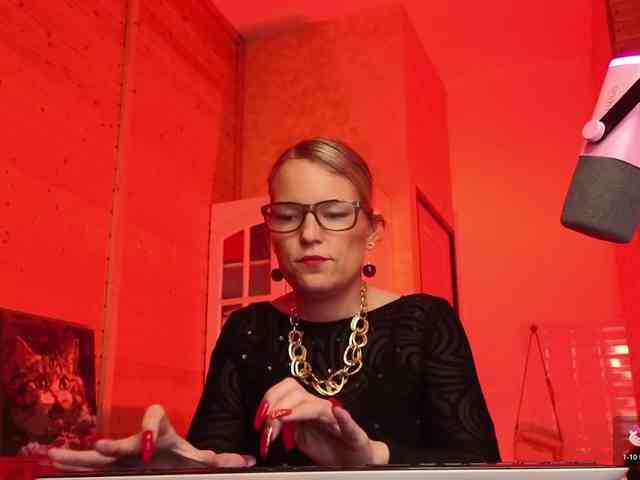 Findom_Lady_Shine webcam