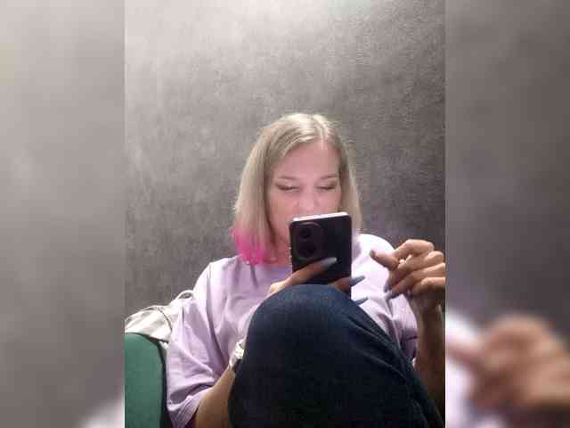 Findom_Lady_Shine webcam