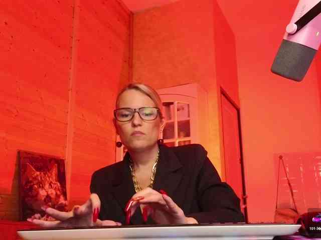 Findom_Lady_Shine webcam